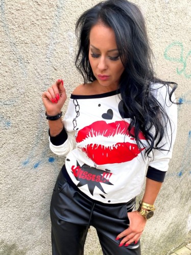 Bluza z  nadrukiem usta kiss B-180