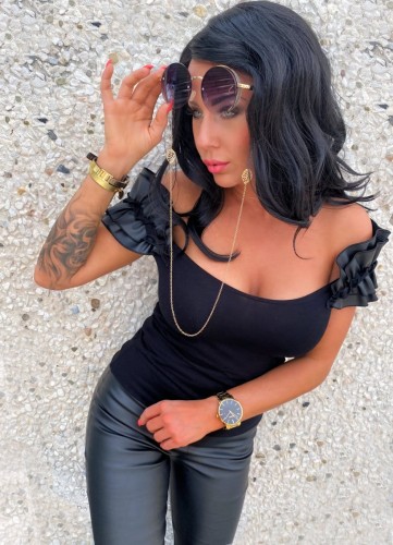 Bluzka hiszpanka z falbankami na ramionach L-173