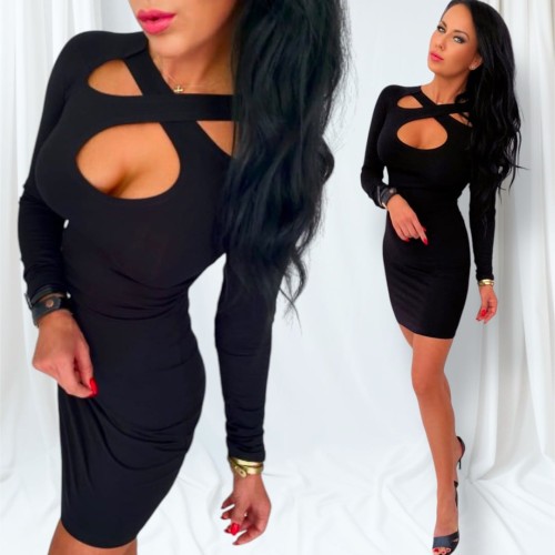 Sukienka midi mini dopasowana z ozdobnym dekoltem.jpeg